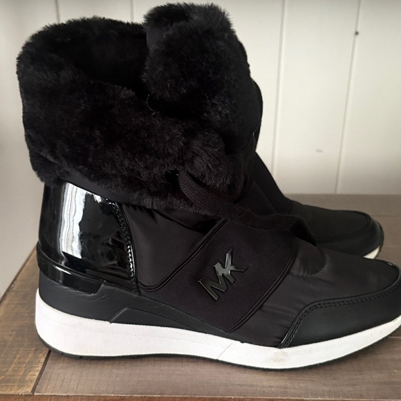 Michael Kors Black Fur-Trim Sneakers - Picture 1 of 4